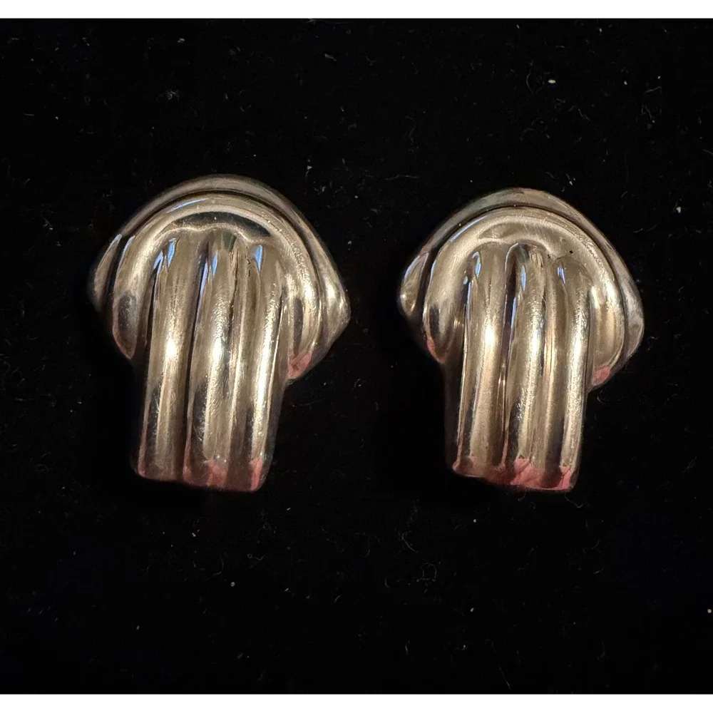 1980's Taxco Mexico Sterling Silver Puffy Clip on Earrings